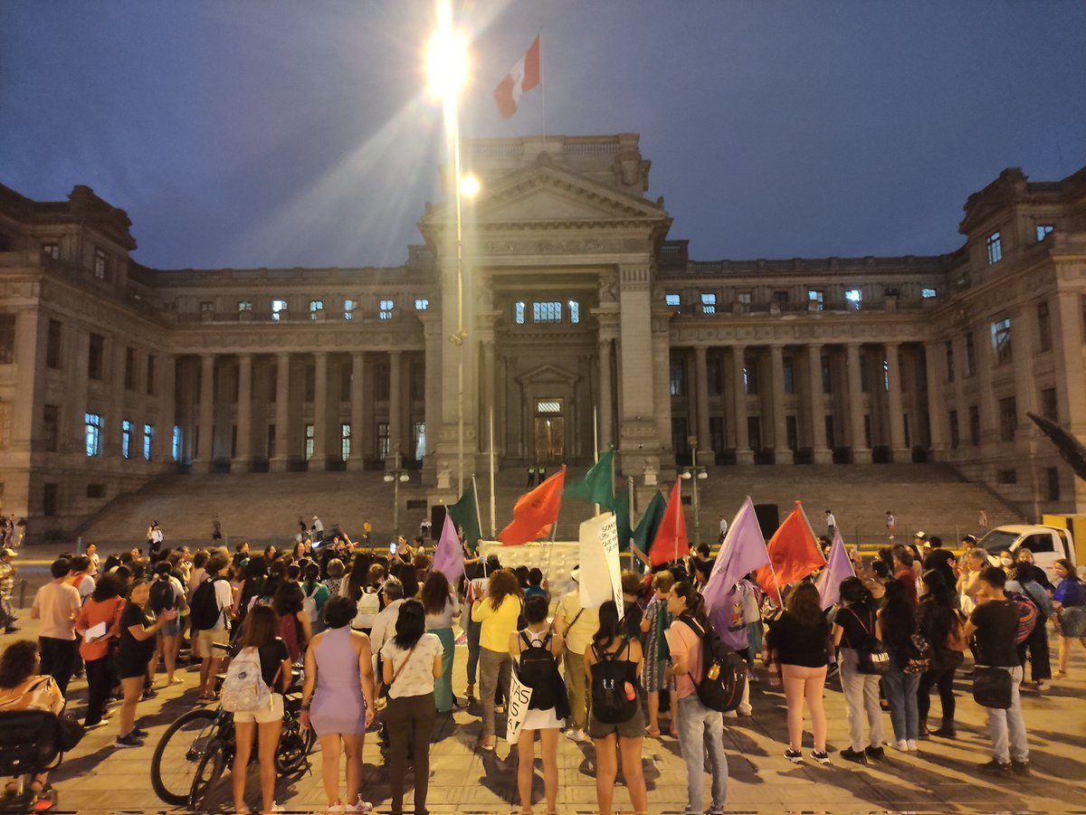 Una_Concubina's tweet image. !Fujimori y Dina, la misma porquería! 
Este #8M acompañando la justa lucha del pueblo peruano.
Más de 80 días de resistencia y más de 60 muertos por un régimen ilegítimo que ha atacado a manifestantes en protesta por la democracia
¿Hasta cuándo? 
#SOSPerú