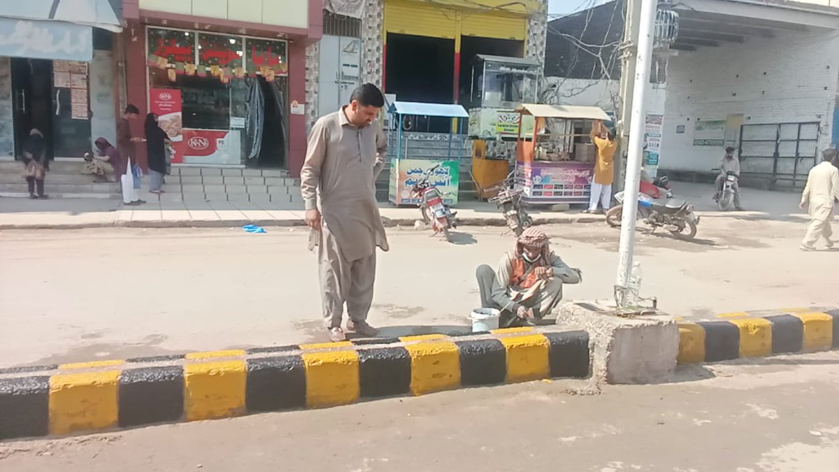 CaptSamiCSP's tweet photo. جہلم شہر کے ساتھ ساتھ ضلع کی تمام تحصیلوں میں بھی صفائی مہم کا آغاز۔ پنڈدادنخان میں شاہراوں کی صفائی اور کرب سٹون پر رنگ و روغن کا کام جاری ہے۔ https://t.co/ErxlVzGCrs