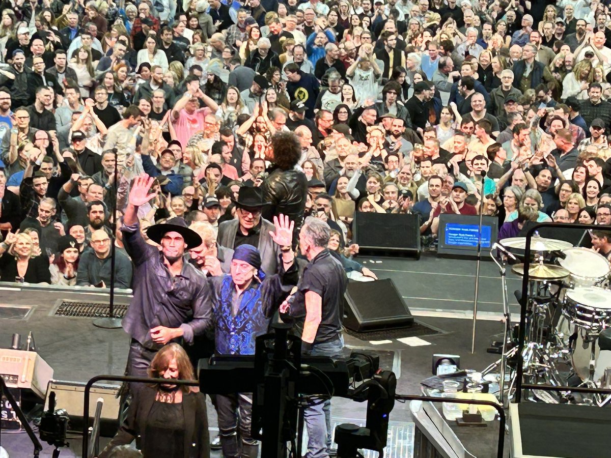 LorisRyan's tweet image. Fun to watch a concert from the band’s view - behind the stage is an awesome view Milwaukee #SpringsteenTour2023