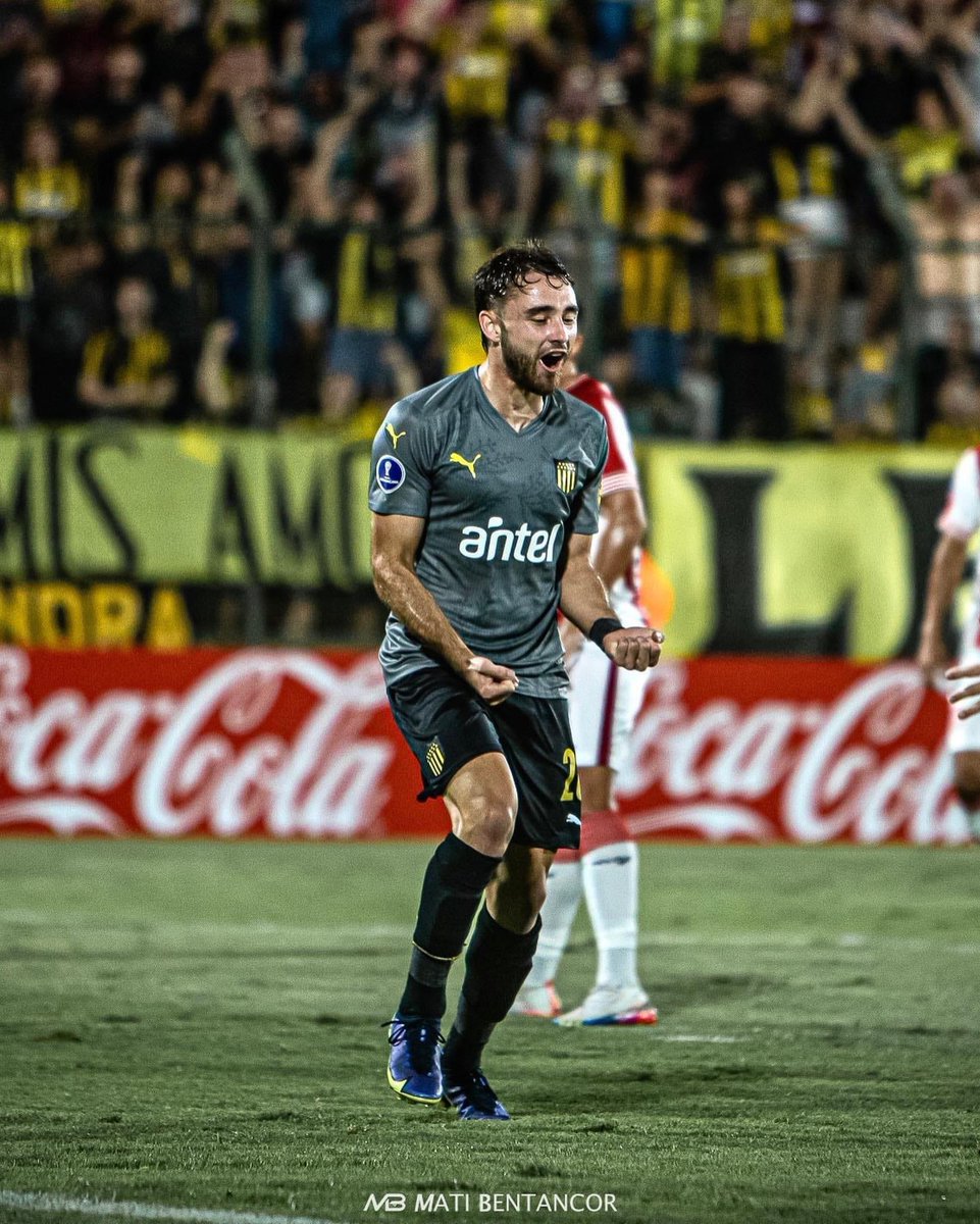 Este pibe es buenísimo, no tiene techo ni el reconocimiento que merece. 

Ha llegado a sufrir algunas suplencias injustas, por ser un pibe, sin gran apellido, tener cara de bueno, perfil bajo, sin tatuajes y sin corte de pelos raros.

Como lo banco a Pedrinho.