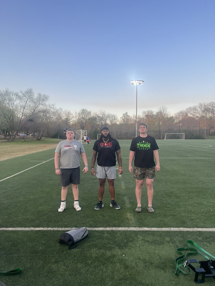 train0187's tweet photo. Great job fellas!! Excited about 6’6 280 Dylan Lindsay of Christ School and @UVAWiseCavsFB signee!! Good seeing the fam @Jmac_2332!! Appreciate you pouring into the guys!! Keep plowing and sowing family!! #BUILTTRAINTOUGH https://t.co/Hz0L9PH03P