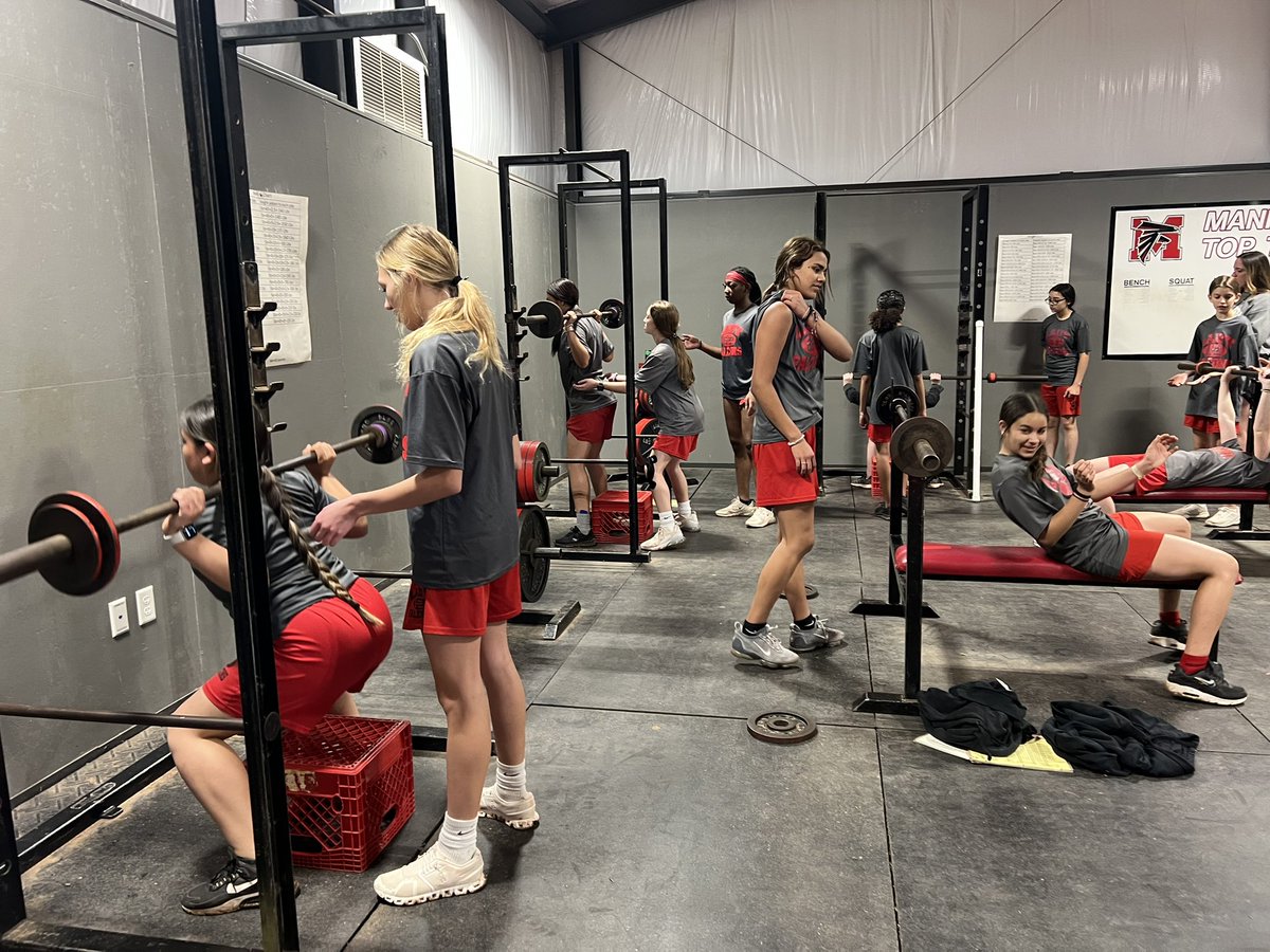 mann_girls's tweet photo. 7th Grade TRACK DOING WORK in the weight room..💪🙌

# OTOF
#ThinkStrong
#BeStrong
#FinishStrong https://t.co/x3NyzVDpuq