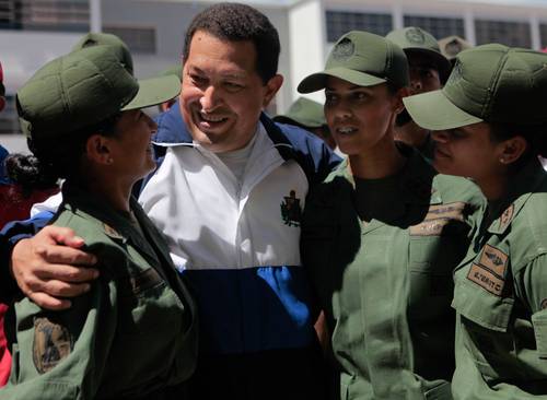 “Invito a las mujeres venezolanas a incorporarse en masa a la reserva militar, para defender la soberanía de la Patria ante cualquier amenaza imperialista”, Hugo Chávez. 

#ChávezFeminista