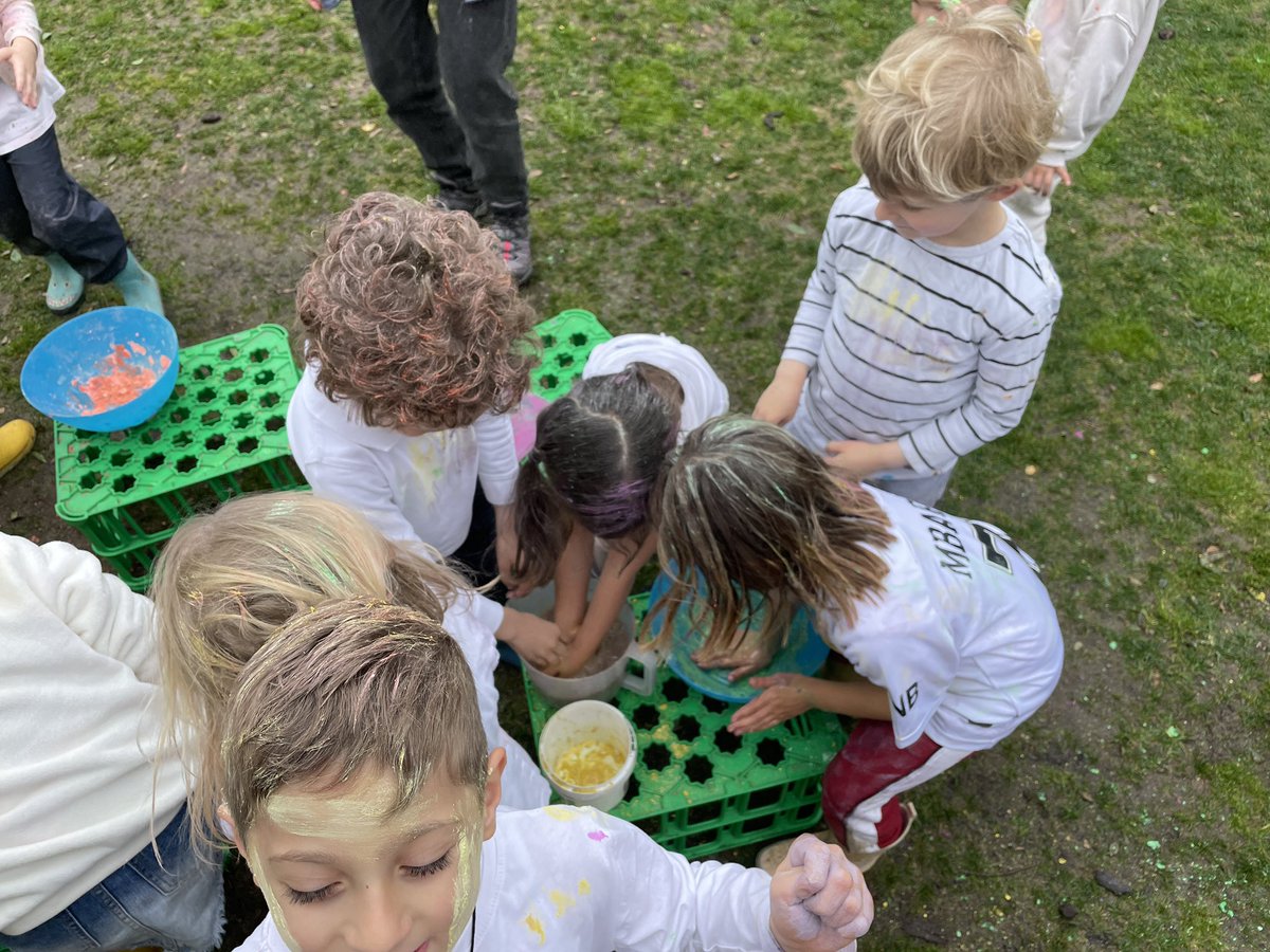 Happy Holi Festival to everyone celebrating! We have loved exploring this joyous colour festival in Reception….especially today’s messy fun! 🌈 @StJuliansEY @StJuliansPrim @StJuliansLisbon #TheJoyofLearning #StJuliansFoundation #StJuliansReception #EarlyYears #EarlyYearsOutdoors