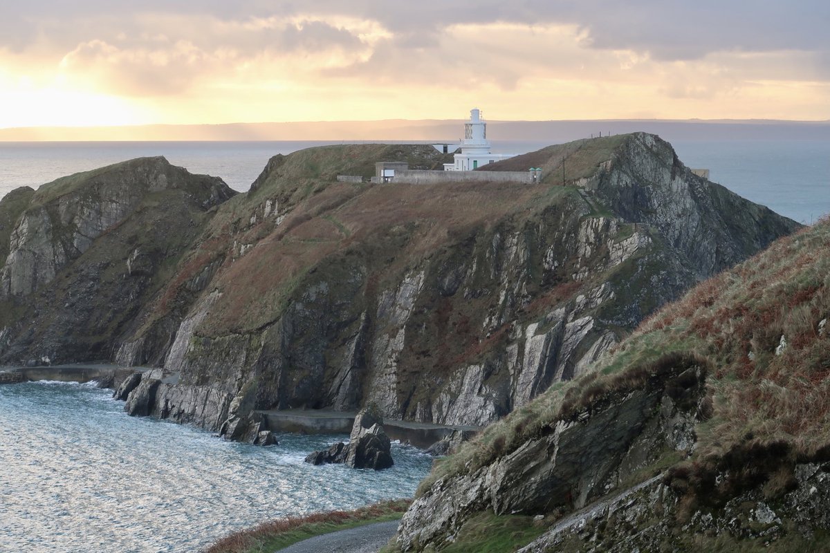 Lundy South Lighthouse built by Trinity House in 1897. #listedbuilding #lighthouses #Lundy #keepers #Bristolchannel