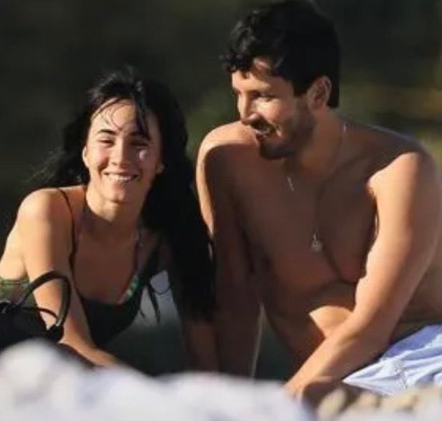 dharmaxyatra's tweet photo. quedate con quien te mira como sebas mira a aitana https://t.co/bV6wTyqFJq