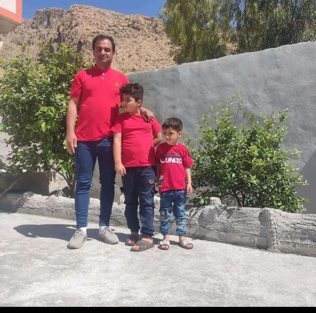 sajadpirfalak's tweet photo. برادر عزیزم
بعد از ۱۱۲ روز مقاومت و جنگیدن برای زنده ماندن،حالابا بهار داری به خانه می آیی 
به شهرآزادگان،به شهر لاله های سرخ روییده بر مزارجوانان بختیاری، به ایذه می آیی به پرچستان می آیی،
وخاک مزار خدای رنگین کمان، پسرت کیان را به آغوش می کشی
#کیان_پیرفلک 
#میثم_پیرفلک 
#ایذه https://t.co/cpP643dlQl