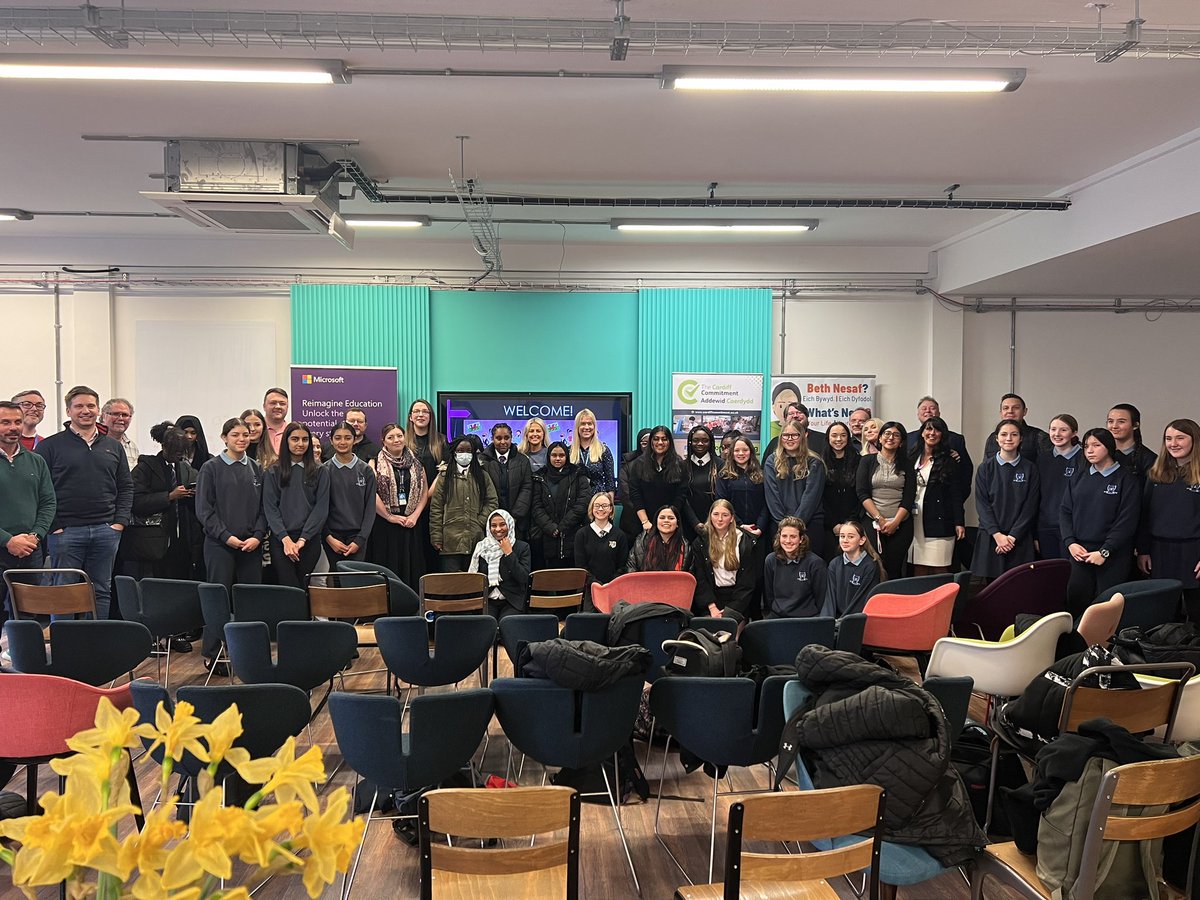 CdfCommitment's tweet photo. Wow! What an incredible start to #IWD2023. Inspirational women in tech inspiring girls into tech 👏🏻

Thank you @willowshigh @Ysgol_Glantaf @cantonianhs - we hope today has inspired your pupils. Looking forward to the next event!  

#InternationalWomensDay https://t.co/a6fLrpo5OY
