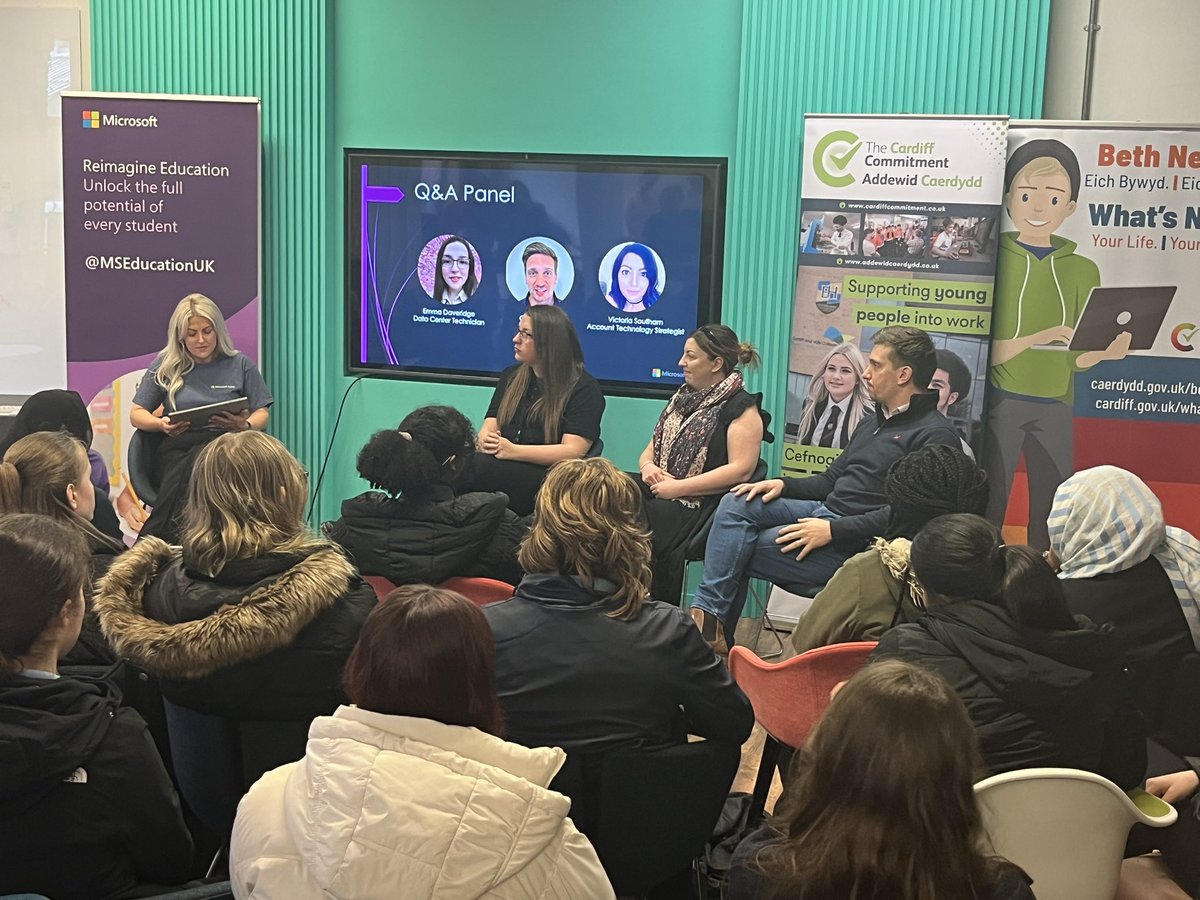 CdfCommitment's tweet photo. Wow! What an incredible start to #IWD2023. Inspirational women in tech inspiring girls into tech 👏🏻

Thank you @willowshigh @Ysgol_Glantaf @cantonianhs - we hope today has inspired your pupils. Looking forward to the next event!  

#InternationalWomensDay https://t.co/a6fLrpo5OY