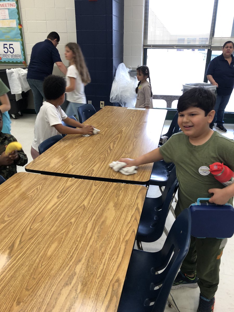 HallMinky42's tweet photo. Roadrunner make a difference week is this week! This week we are doing activities to help make our school look better. https://t.co/fmSQ9SFIzZ