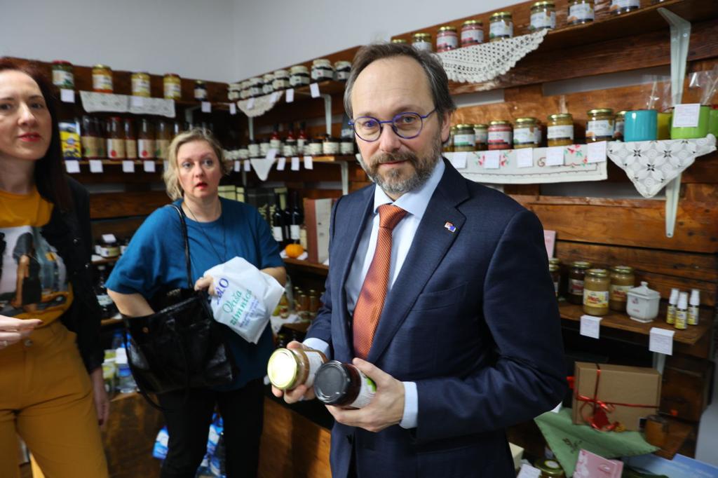 Together with <a href="/SweAmbBelgrade/">Swedish Ambassador to Serbia and to Montenegro</a> we had a great day in Cacak to meet the Mayor, visit investments by EU companies (🇸🇪), taste local products &amp; learn from innovators. The 🇪🇺 is proud to fund environmental &amp; social projects  and support SMEs and startups in Cacak.