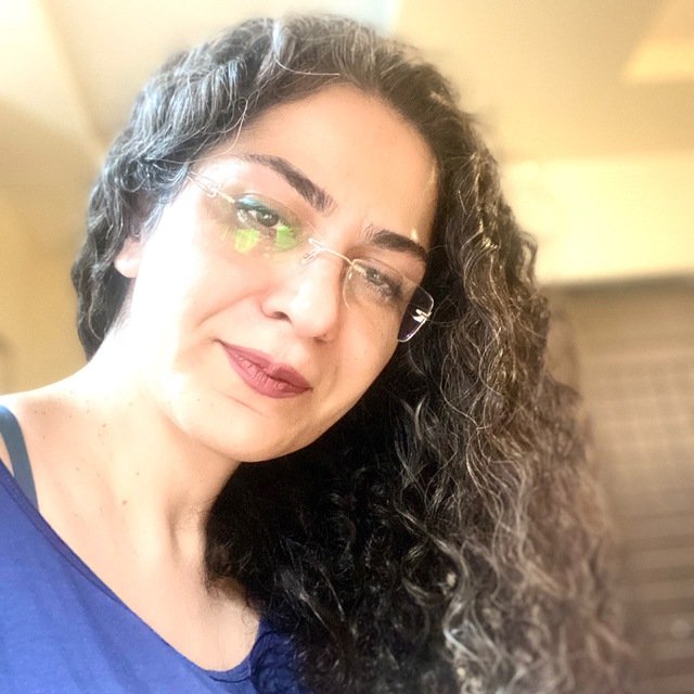 #بهاره_هدایت نمونه شایسته‌ یک مبارز قوی و شریف است
کنشگری که همیشه شجاعانه در راه باورهایش ثابت قدم مانده، بی ترس از اینکه ممکن است در این راه مجبور شود، محبوبیتش، روابطش و یا حتی امنیت و آرامشش را فدا کند.

به بهانه ۸ مارس
روز گرامیداشت تمامی زنان مؤمن به مبارزه