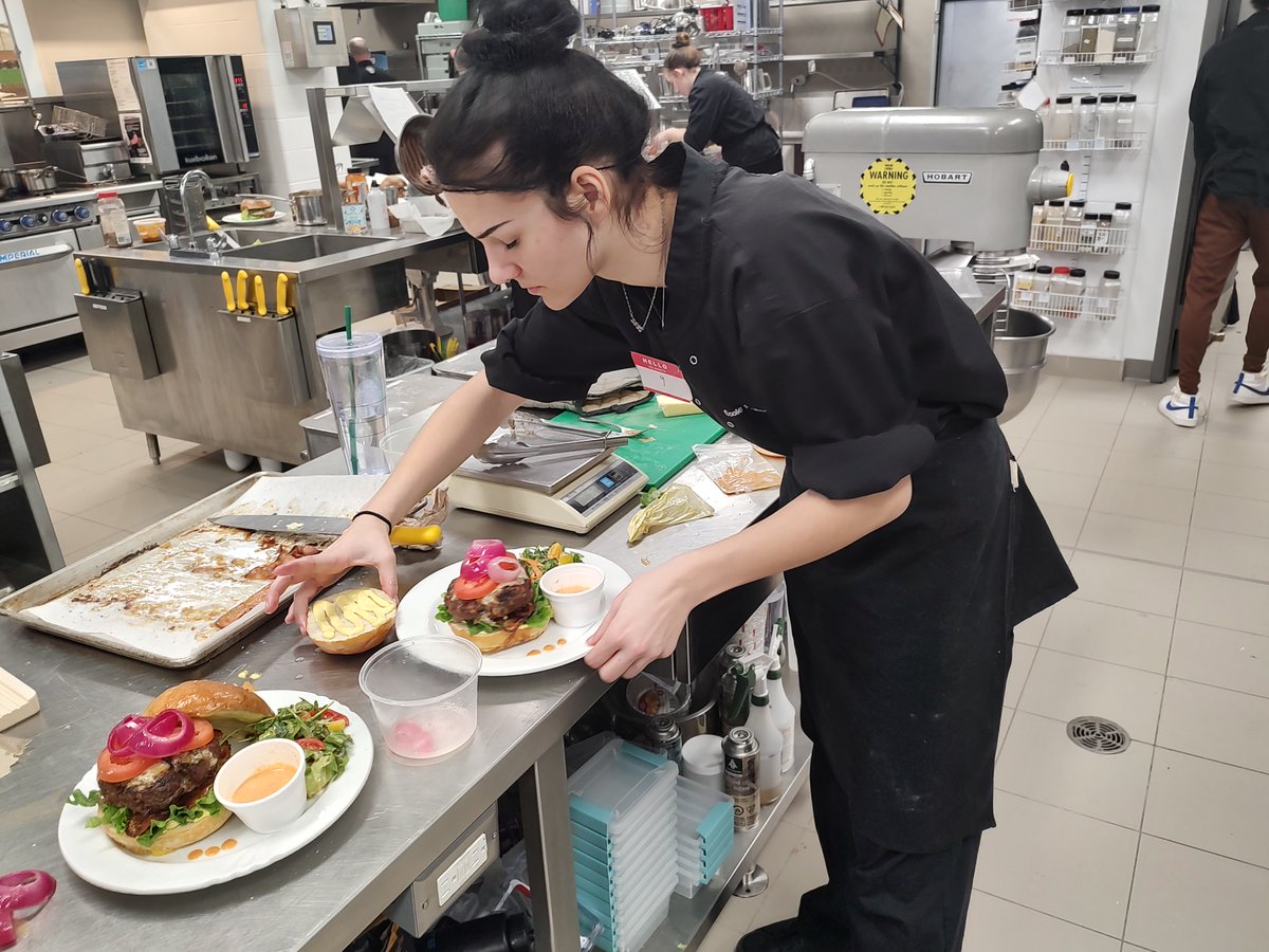 Compétition #topchef <a href="/CSViamonde/">CS Viamonde</a> avec les écoles <a href="/ES_NOMO/">ÉS Norval-Morrisseau</a> <a href="/FrancoNiagara/">ES Franco-Niagara</a> et Gabriel-Dumont en présence de l'équipe des services pédagogiques et de la surintendante. Bravo à nos jeunes ! <a href="/sameramraneedu/">Samer Amrane</a> <a href="/HTZfan/">Vincent Bénard 🇨🇦</a> <a href="/AngeleRuder/">Angèle Ruder</a>