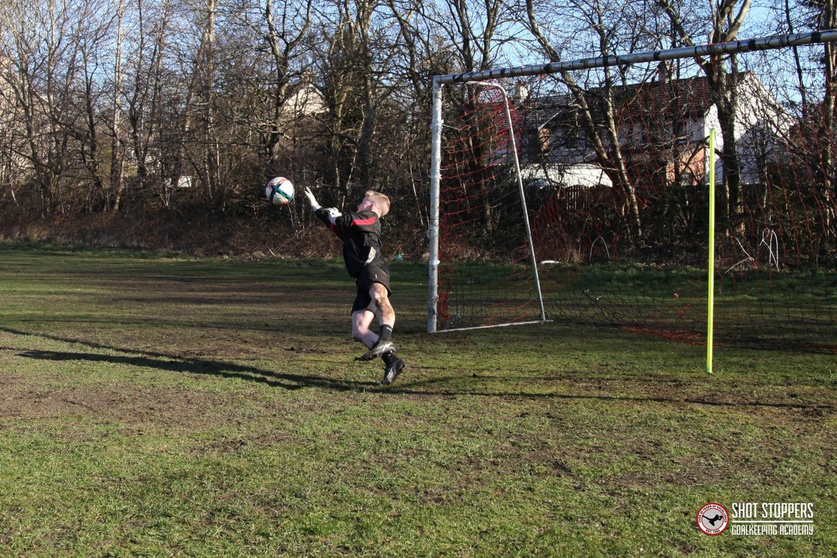 shot_stoppersgk's tweet photo. Final shots from Saturday's session at Greenfield Football Centre.
This time it's our senior group along with coaches Chris, Stevie M and Sean.
Get in touch to discuss joining us.
#bewiththebest #goalkeeper #goalkeepertraining #goalkeepers #goalkeepersaves #goalkeeping https://t.co/nD49HXIpEA