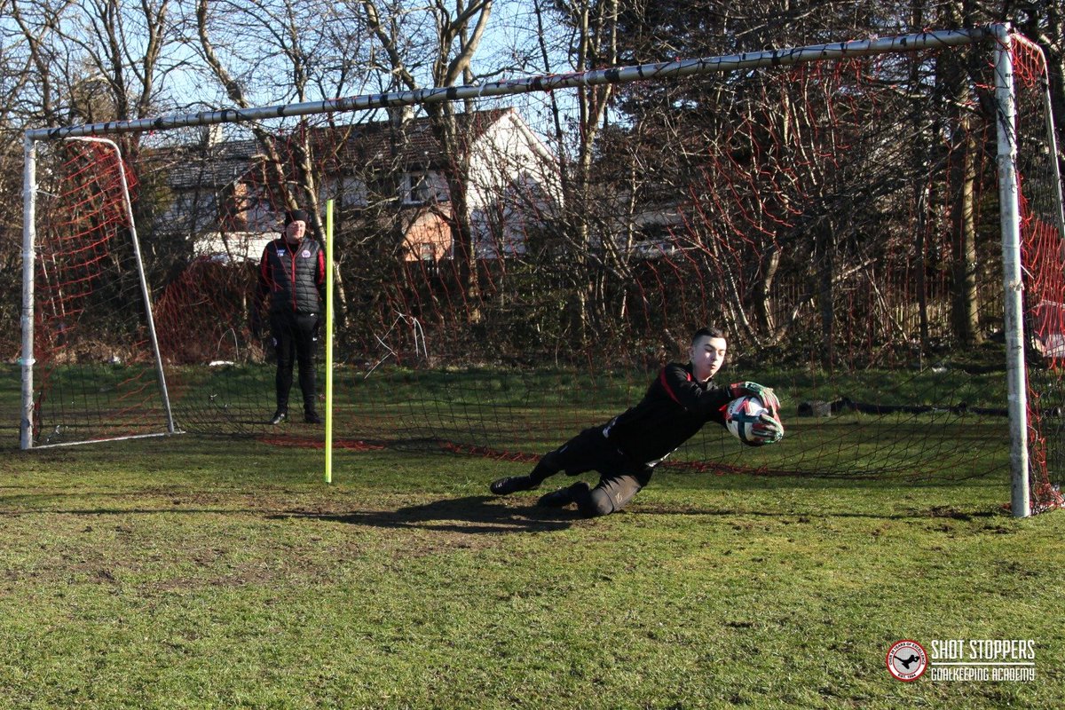 shot_stoppersgk's tweet photo. Final shots from Saturday's session at Greenfield Football Centre.
This time it's our senior group along with coaches Chris, Stevie M and Sean.
Get in touch to discuss joining us.
#bewiththebest #goalkeeper #goalkeepertraining #goalkeepers #goalkeepersaves #goalkeeping https://t.co/nD49HXIpEA