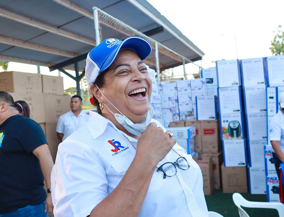raulpinedav's tweet photo. Hoy cumple mi  adorada hernana #Choly la verdadera #Motora te deseo muchas bendiciones y salud. ¡Te amo hermana! https://t.co/T0CmhgOkWE