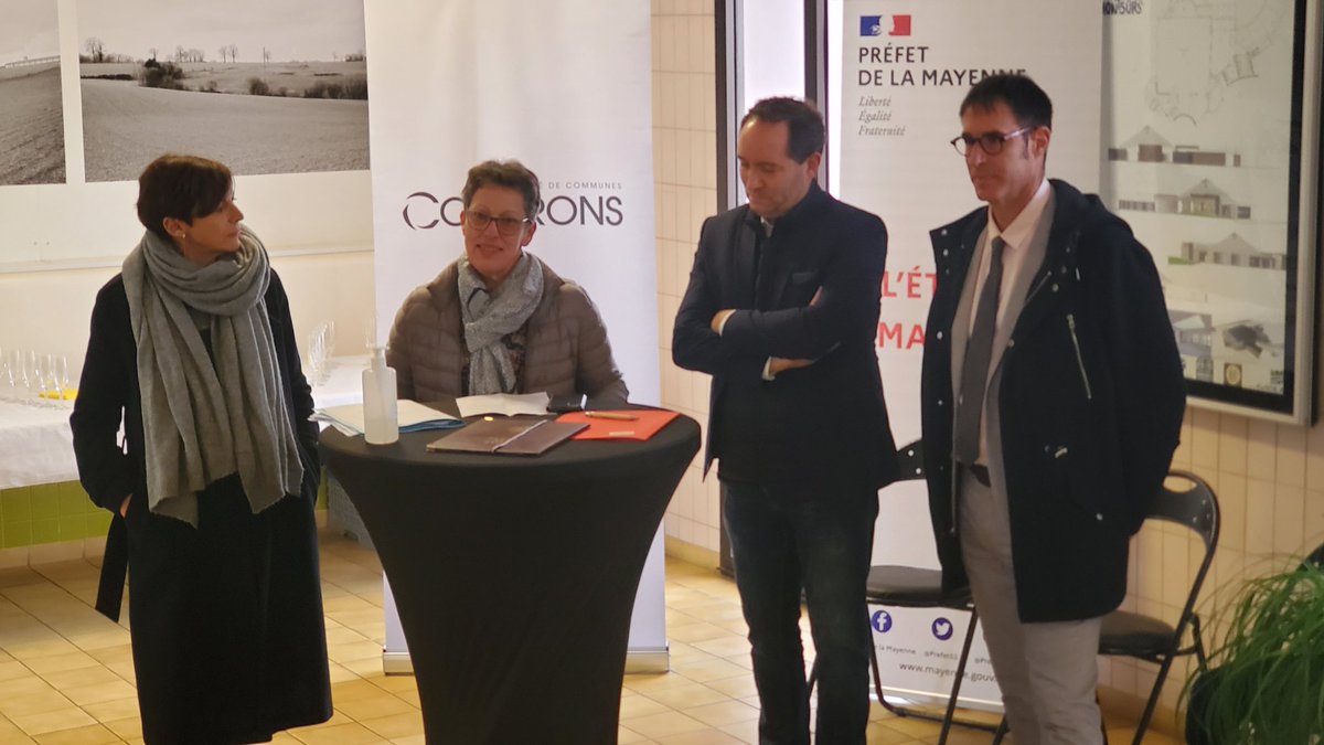 Revitalisation du territoire

Signature de la Convention Cadre Petites Villes de Demain

-Marie-Aimée Gaspari Préfète de la Mayenne
-Florence Desillière du Conseil régional
-Benoît Quintard Maire de Montsûrs
-Joël Balandraud président <a href="/lescoevrons/">Les Coëvrons</a> et Maire <a href="/VilledEvron/">Ville d'Evron</a>