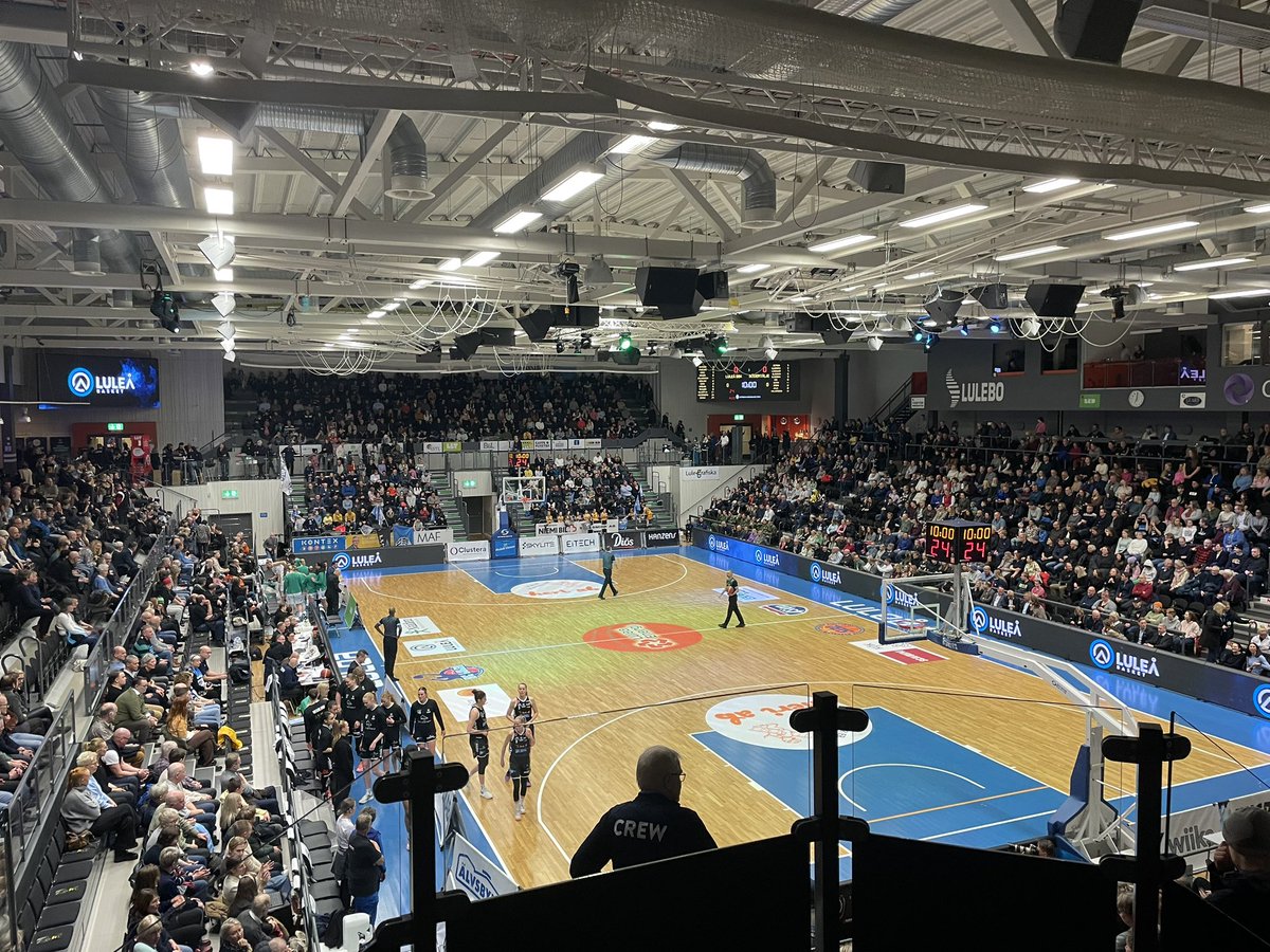 Fullsatt, festligt! Klart för uppkast!