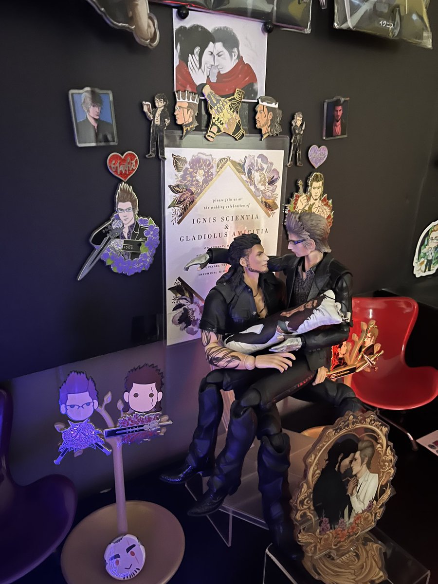Cocoaba_'s tweet photo. I wanted to do this yesterday for my birthday, but 8 is my favorite number 😅 FFXV has saved my life and Gladnis helps it to keep going. My Shine is almost complete. I will always add to it 💛 #Gladnis https://t.co/pjI8m4WiCm