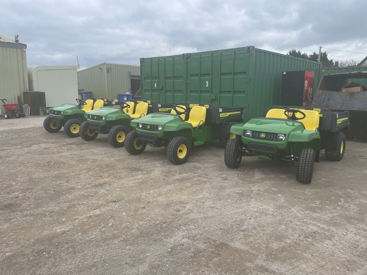 westlancsgreens's tweet photo. Great to get out &amp; straighten out the tee lines using our replacement fleet of TE Gators from @BalmersSales @JohnDeere We are already seeing the benefits of our other new bits of kit. Look forward to seeing the rest arrive over the next few months #150thanniversary https://t.co/pZJGPvr7t1