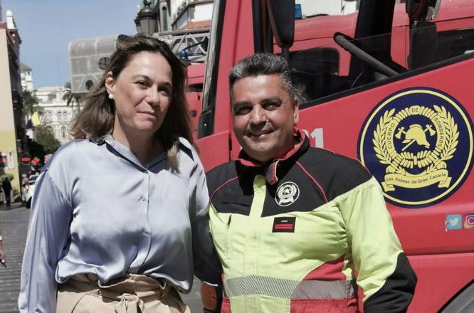 Ponen en riesgo sus vidas para preservar las nuestras. Una labor encomiable la de los #bomberos que hoy celebran el día de su patrón, #SanJuanDeDios. Y gracias en particular a Rogelio por enseñarme parte de ese trabajo tan importante. ¡Felicidades! <a href="/BomberosLPA/">Bomberos de LPA</a>