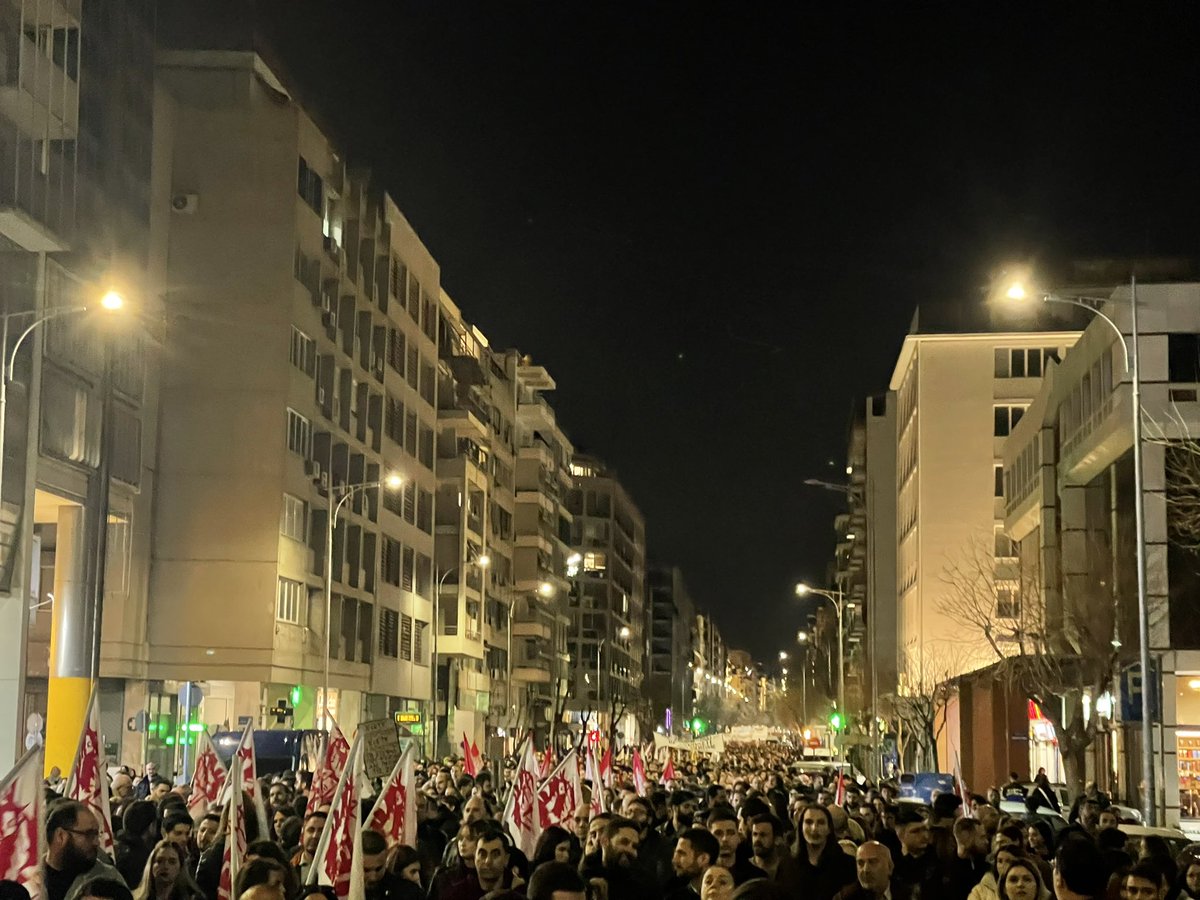 Ένα ποτάμι 20.000 λαού όλη η Τσιμισκη! 
#Απεργια #Απεργία8Μάρτη #Τεμπη #τεμπη_απεργια
