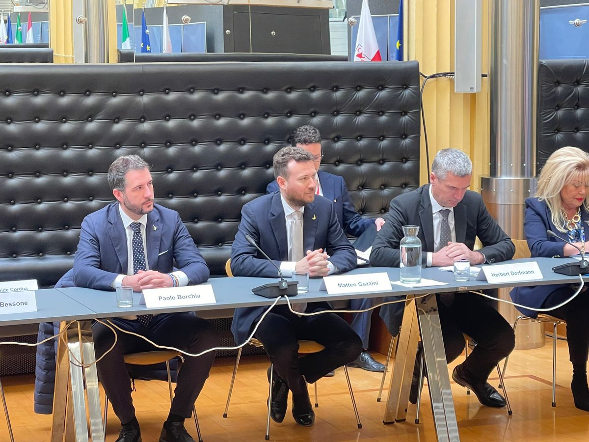 Matteo_Gazzini's tweet photo. Trasporto merci lungo l’asse del Brennero, CasaClima, infrastrutture e mobilità sostenibile.
Oggi è stata una giornata intensa insieme a @matteosalvinimi 

#legasalvinipremier #ParlamentoEuropeo #casaclima https://t.co/tE3dtiT2QN