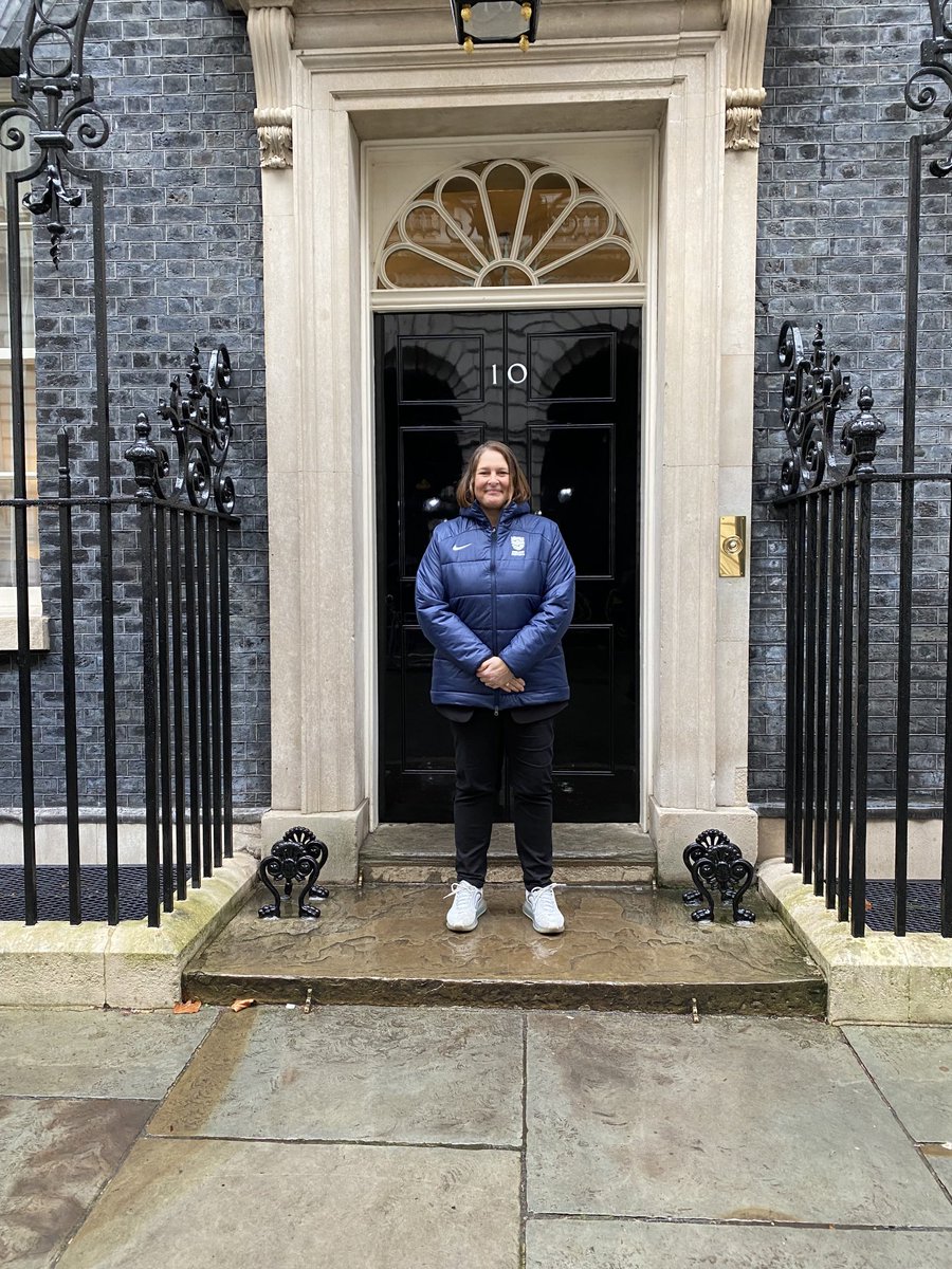 donnamcivor's tweet photo. A monumental day for girls’ football in schools #BEFS and equal access for girls. Not everyday the PM has a kick about with ⁦@Lionesses⁩ and local school girls outside No 10. #LETGIRLSPLAY https://t.co/fIuGNvZRtz