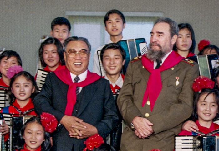 Sostuvimos ameno encuentro con Ma Chol Su, Embajador de la RPDC, en ocasión del 37 aniversario de la visita del líder histórico Fidel a ese país . Momento propicio para ratificar las excelentes relaciones políticas y bilaterales. #FidelPorSiempre
#CubaPorLaPaz