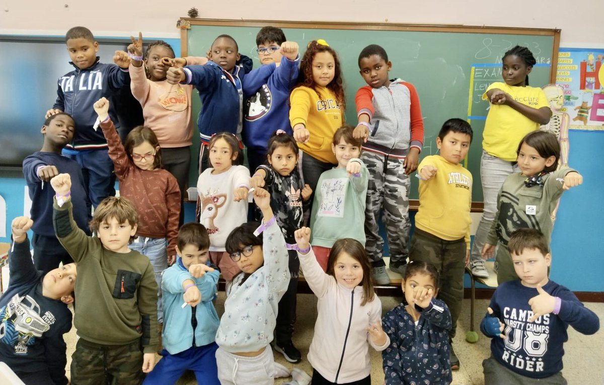 💜 Hemos celebrado el #8DeMarzo intercambiando pulseras de igualdad con otros coles del barrio #Delicias 

💜Así de felices estaban al recibir este detalle 🤩

#8M #8M2023 <a href="/abmzaragoza/">CEIP Antonio Beltrán Martínez</a> <a href="/CeipHispanidad/">CEIP Hispanidad</a> <a href="/CeipCdaz/">CEIP Ciudad de Zaragoza</a> <a href="/InnovaEducAr/">InnovaEducAr</a> <a href="/RedEvolucionAr/">RedEvolucion</a> <a href="/dgafprofesorado/">F. Prof. Aragón</a>