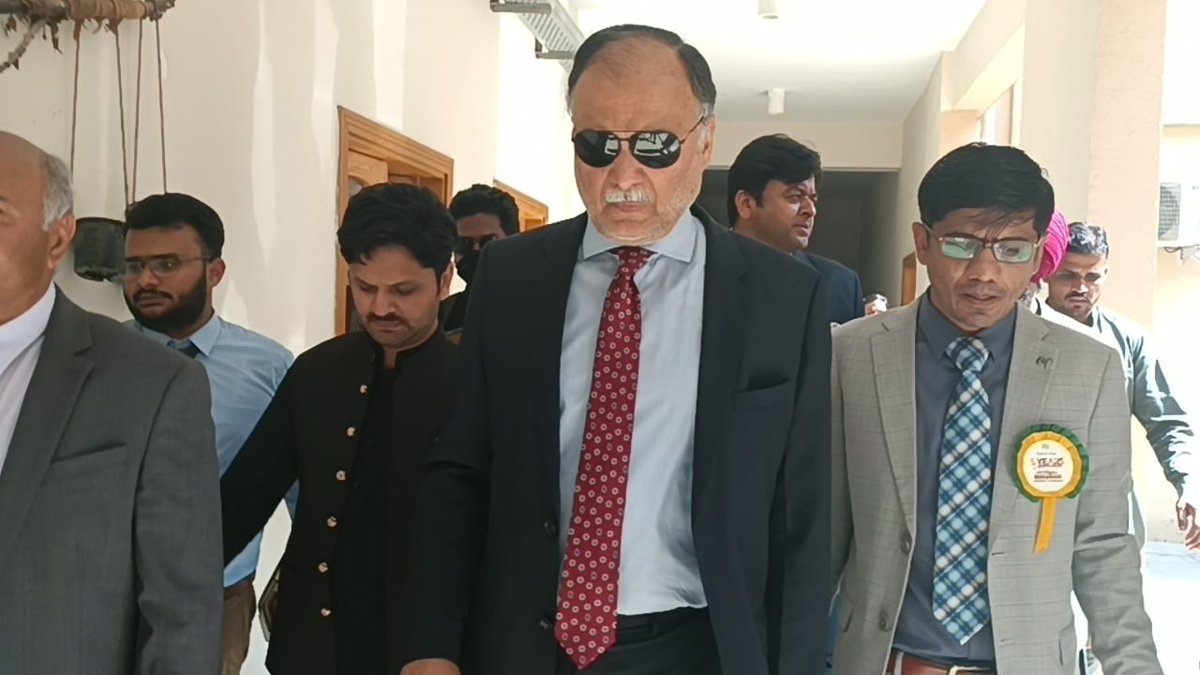 ch_smb's tweet photo. Planning Minister Ahsan Iqbal will address shortly in an event organized by #UniversityofNarowal on its #5YearsCelebrations Ceremony. The university was upgraded as an independent university in 2018.
#5YearsofUoN
#5YearsofUniversityofNarowal https://t.co/zeyUUZDXNH