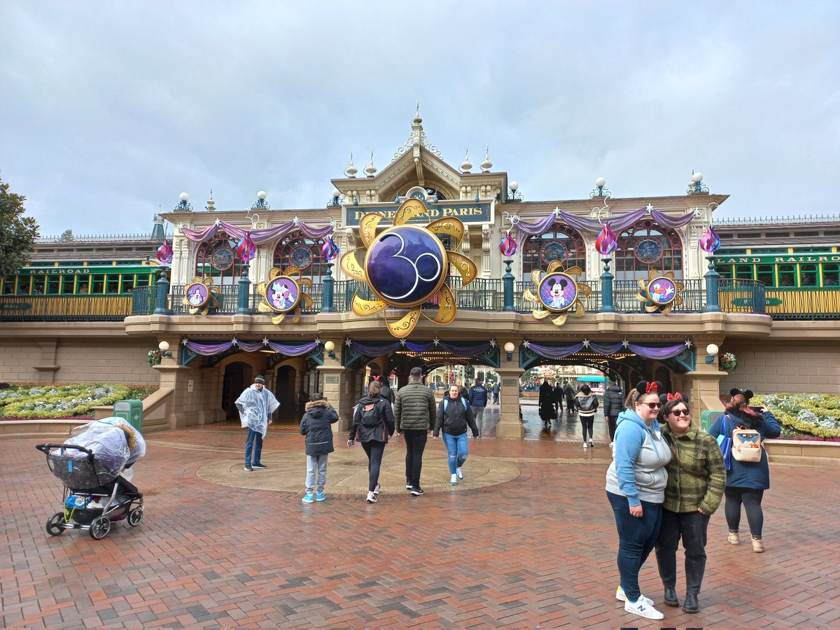 At 'the Happiest Place on Earth' 😃😁🤩 #DisneylandParis