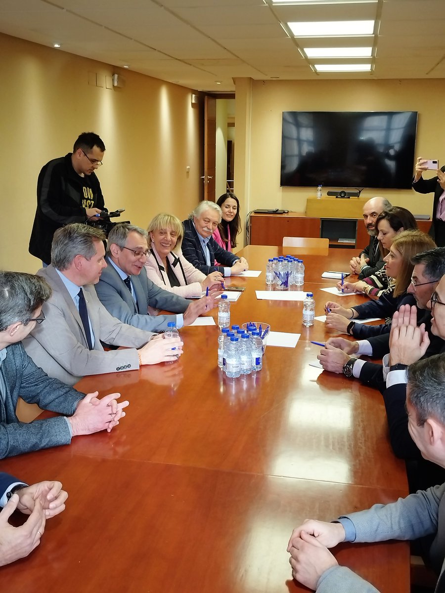 CEO_Ourense's tweet photo. El #kitdigital ha impulsado ya en la provincia de Ourense la transformación digital de casi 1.400 pymes. Este programa se ha prorrogado hasta diciembre de 2024. 
Más información en  https://t.co/atMD6NeN1s 
@redpuntoes @AceleraPyme
#OficinasAcelerapyme
#Acelerapyme https://t.co/4DnSrCbQmM