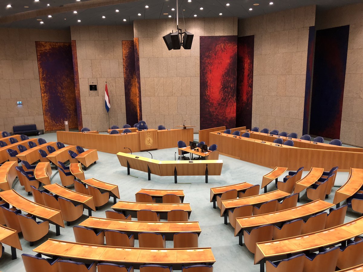“Een grote mijlpaal”, vindt Frank van <a href="/wandelnet/">Wandelnet</a>. Morgen komt wandelen voor het eerst als vorm van mobiliteit ter tafel in de Tweede Kamer. De vaste commissie van <a href="/MinIenW/">Ministerie van Infrastructuur en Waterstaat</a> debatteert met <a href="/vivianneheijnen/">Vivianne Heijnen</a> over actieve mobiliteit: fietsen en #wandelen. 👉 ruimtevoorlopen.nl/2023/03/uniek-…