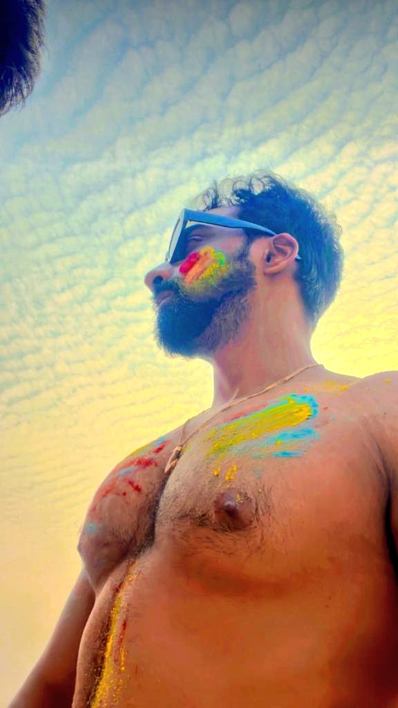 Viswajit_2's tweet photo. Forget all your pains and worries, get drenched in colors of this festival. Happy Holi!🌈
See my Nu:de here https://t.co/Ty8qGjkKIN
#holifestival #happyholi #ranglageya #mainuranglageya #colorforever #rangerover #rangde #colourful #body #holispecial https://t.co/mavTlCnkBj