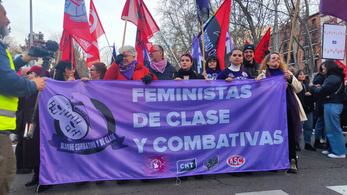 PSindicalEMT's tweet photo. ♀️Comenzamos la manifestación del #8M 

BLOQUE FEMINISTA DE CLASE Y COMBATIVO 

¡Que viva la lucha de las mujeres!

#8M2023 #Madrid 
#DiaDeLaMujerTrabajadora #8MarchWomensDay https://t.co/SlTuTY1fjv