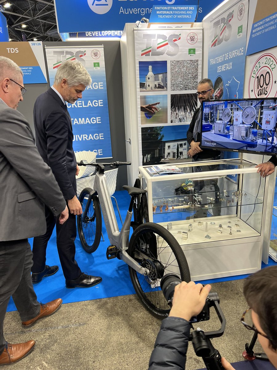 La Région <a href="/auvergnerhalpes/">Auvergne-Rhône-Alpes</a>, 1ère Région industrielle de France présente au cœur du salon #GlobalIndustrie à #Eurexpo. Avec <a href="/laurentwauquiez/">Laurent Wauquiez</a>, <a href="/PernodStephanie/">Stéphanie PERNOD</a>, <a href="/CCI_ARA/">CCI Auvergne-Rhône-Alpes</a>, <a href="/CatherineStaron/">Catherine STARON</a>, <a href="/LUCASKARINE111/">lucas</a>, <a href="/LaforetCat/">Catherine Laforêt</a>, <a href="/MATHIEUMarieHl1/">MATHIEU Marie-Hélène</a>, <a href="/MPMONTOROSADOUX/">Marie-Pierre Montoro</a>