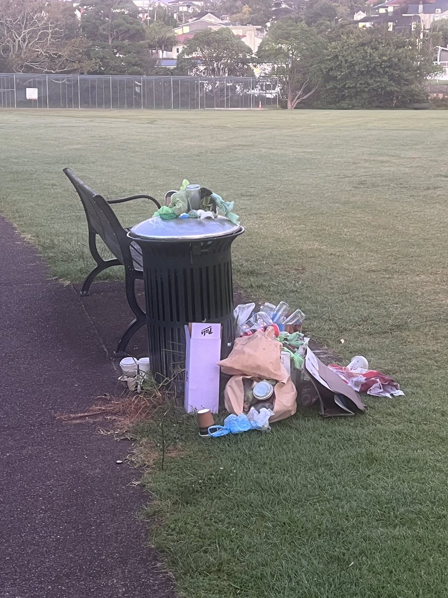 This bin in Wilson’s Field Remuera has been emptied since at least Tuesday ??? <a href="/AklCouncil/">Auckland Council</a>