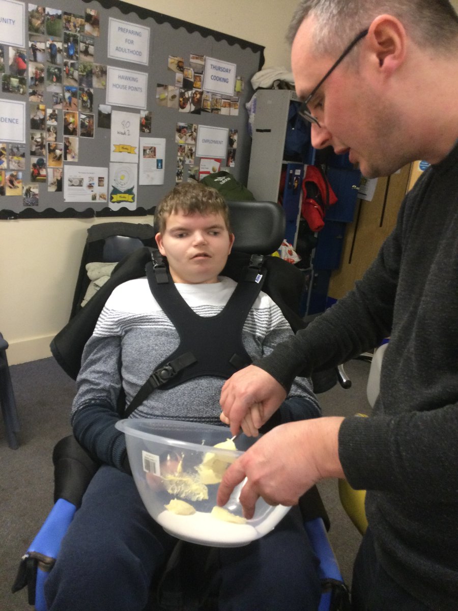 Kelford6Form's tweet photo. As part of careers week this afternoon we were chefs and made buns https://t.co/4nrEJKUzN5
