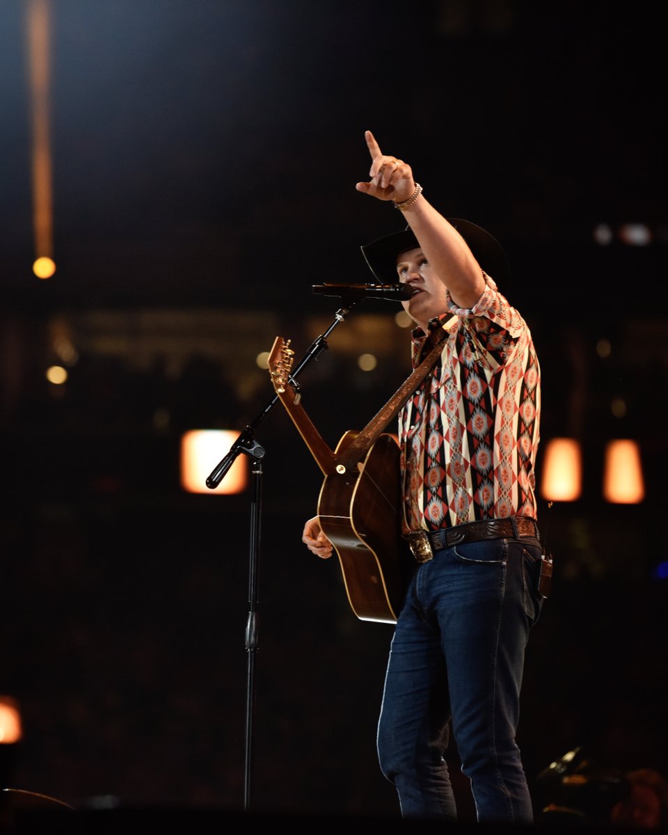 RODEOHOUSTON's tweet photo. Giving away tickets for the Pardi tonight. Tag your plus one ⤵

@JonPardi x RODEOHOUSTON https://t.co/CGLaOMBwpv