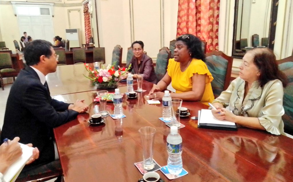 Con un saludo de cortesía recibimos al Excmo. Sr. Kenji HIRATA, Embajador de #Japón en Cuba. En cordial intercambio con <a href="/BeatrizJUrrutia/">Beatriz Johnson Urrutia</a> Gobernadora de #SantiagodeCuba, trascendió el fortalecimiento de las relaciones de cooperación y hermandad entre ambos pueblos.
#CubaNoEstáSola