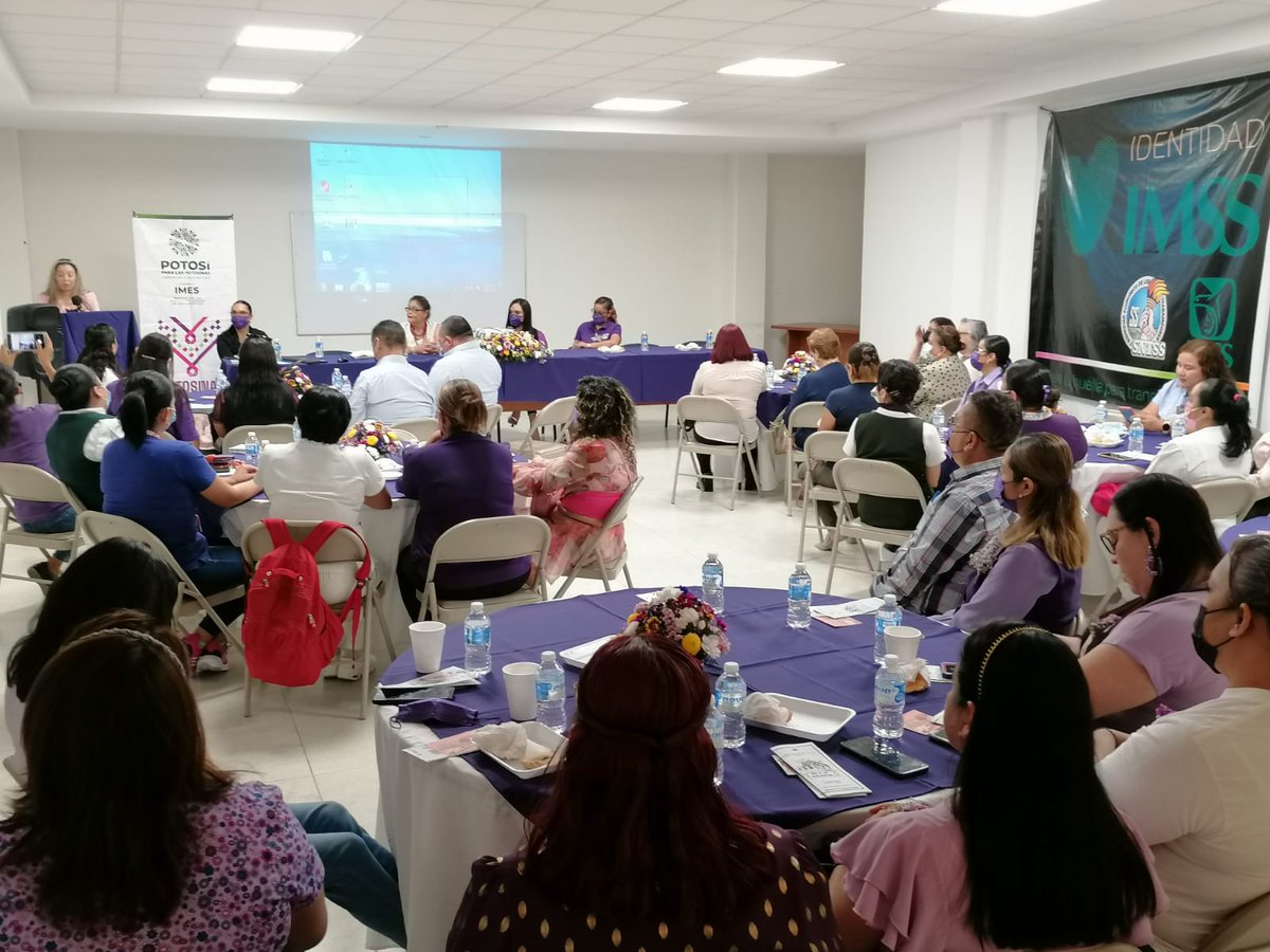 Central_xhcv's tweet image. #CiudadValles / Empoderando a la mujer, objetivo de las conferencias que se llevaron a cabo por parte del sindicato de trabajadores del IMSS. ......Más en nuestros espacios de noticias.

#empoderando #mujeres #imss #cdvalles