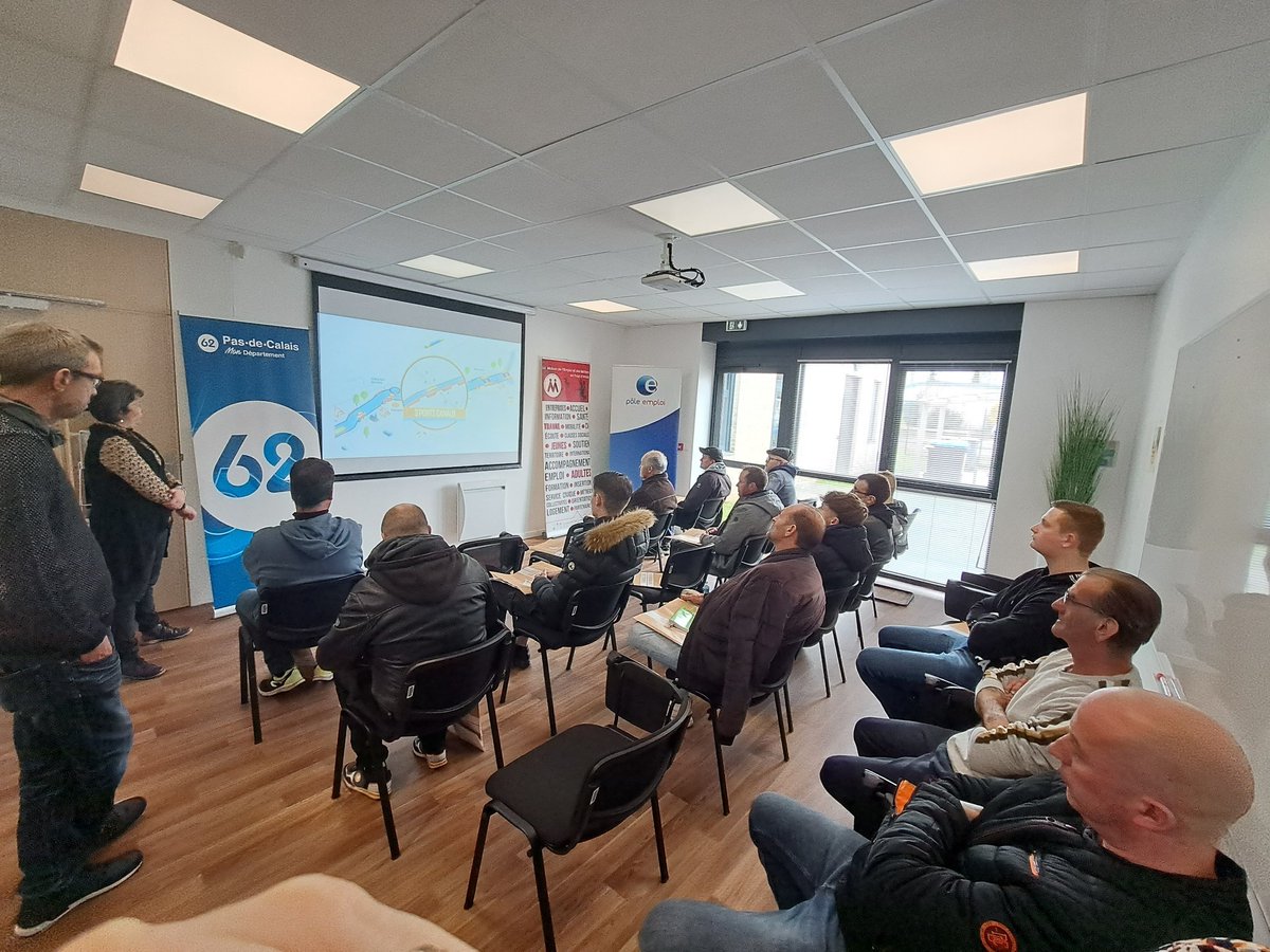 Avec @poleemploi_HDF Bapaume, le CD62 et la MEM d'Arras, 14 demandeurs d'emploi ont participé à l'atelier  "A la découverte des métiers du Canal Seine-Nord Europe" : 11 sont prêts à intégrer ce beau projet 🙂.  #TousMobilisés #Compétences <a href="/CanalSNE/">Canal Seine-Nord</a>  <a href="/MBESTELLE10/">Mickaël Bestelle</a> @FredericDanel