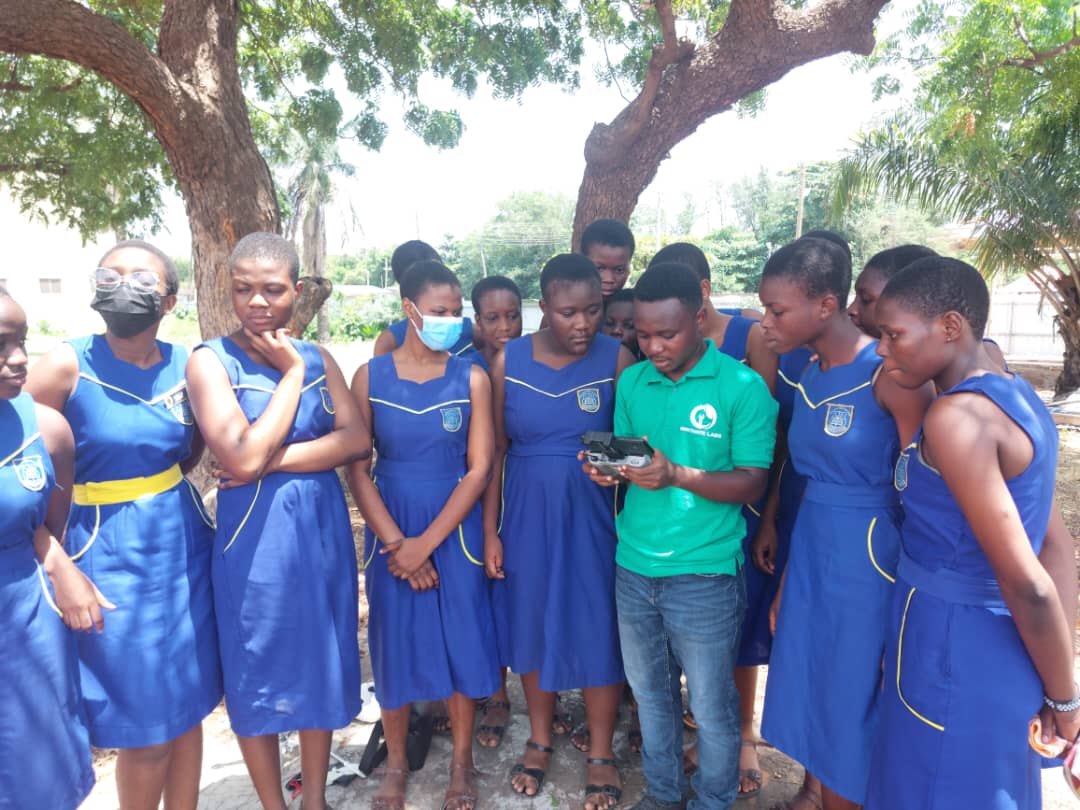 innovatelabs_'s tweet photo. As part of empowering women and young girls to take up more roles in Science, Technology, Engineering and Mathematics, we had an opportunity to present to young ladies at Accra Wesley Girls about human centered design, 3D printing and drone technology. https://t.co/8keMMYoEYg