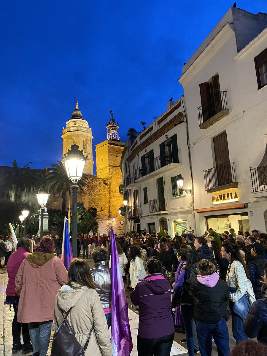 CUP_Sitges's tweet photo. Un dia no podrem més i juntes ho podrem tot! @notoquislatecla @DretsCivilsStgs #8MSitges #SitgesFeminista #SitgesOrgullosa https://t.co/XkoPnKEAw2