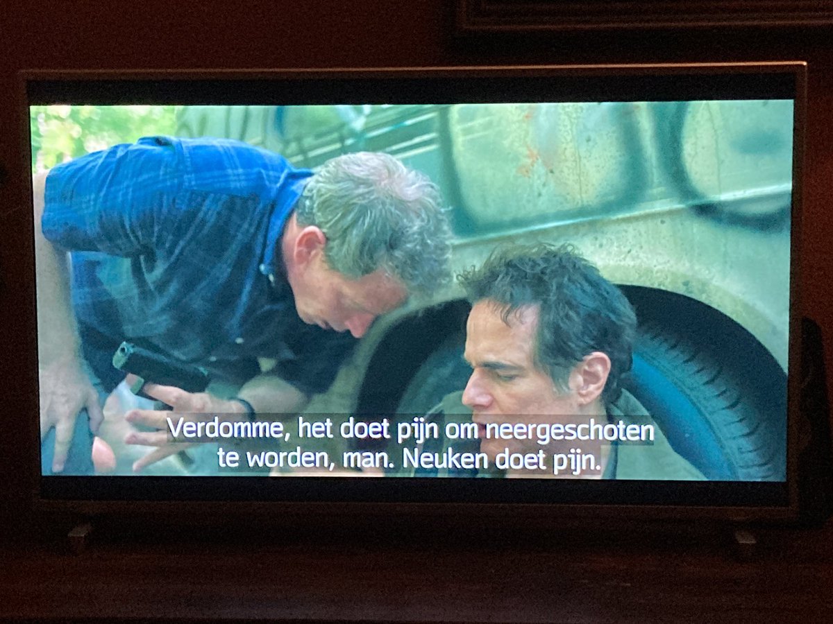 Nog nooit zo’n slechte ondertiteling gezien als bij The Outsider op HBO.
Constant vertaalfouten. 
Maar deze slaat echt alles:
‘It fucking hurts’ wordt vertaald als ‘neuken doet pijn’. 
Nee, <a href="/hbomaxnl/">HBO Max Nederland</a> jullie vertaling doet pijn!😂