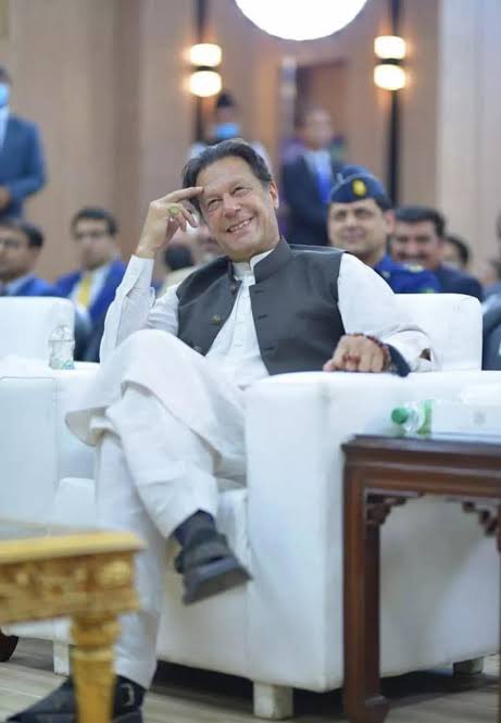 SalmanIk6's tweet photo. یااللہ پاک میرے عمران خان کی حفاظت فرما۔ آمین
ظاہری و باطنی دشمنوں سے محفوظ رکھ۔ آمین
غداروں اور منافقوں سے اپنی امان میں رکھ میرے مالک۔ آمین
@ImranKhanPTI مرشد
@00ZBR @A1980Noaman @A_Raza199147 @AahilKh09973063 @Ab_Sirf_pti https://t.co/iSqUDk4k9L