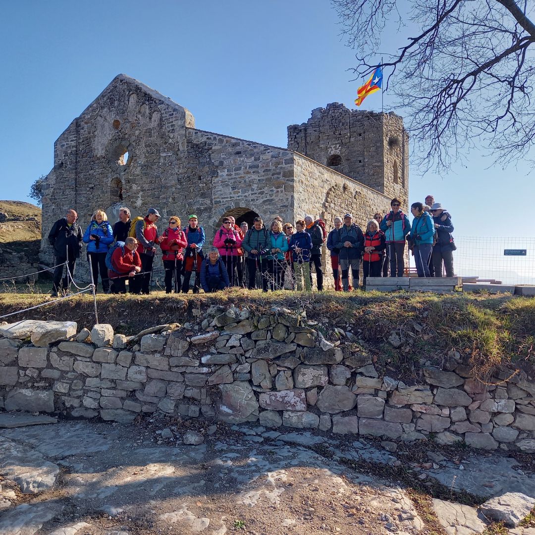 GECA_84's tweet image. Última sortida de la Secció Muntanya als castells de Montesquiu i Besora (Osona), unes vistes espectaculars! 😎
La propera serà a Sortida a La Costa : Blanes- Lloret (La Selva) 🌊

Anima't! 

#gecamuntanya #excursionisme #senderisme #geca #muntanya #grupexcursionista
