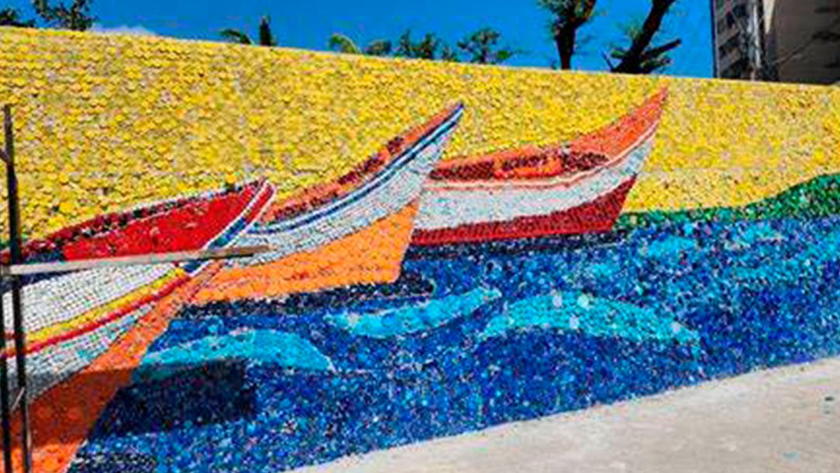 Así quedó el mural hecho con tapas plásticas en Porlamar 

#ChávezFeminista #oriele #8Mar #BuenosTardes