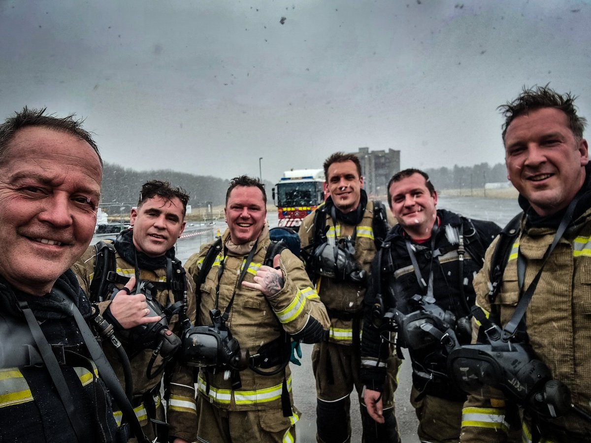 edavies781's tweet photo. Two extremes of heat today !, Snow falling in the cotswolds while on a BAI course ❄️🔥 https://t.co/3cFEcT3egk